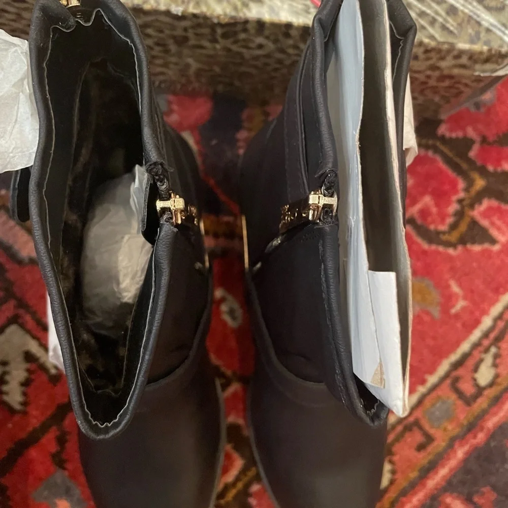 Black Boots With Gold Accents NIB Size 5.5 DKDB - Picture 12 of 15